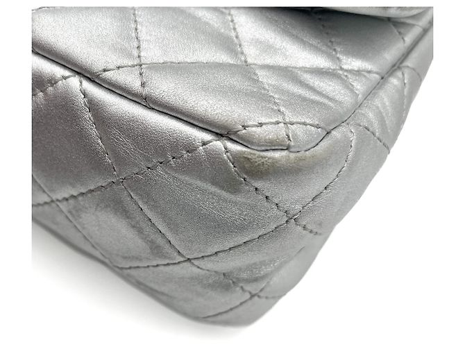 Timeless Chanel Borsa a flap Jumbo in pelle di agnello matelassé a doppio flap classico in argento metallico - vista 13