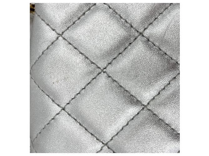 Timeless Chanel Borsa a flap Jumbo in pelle di agnello matelassé a doppio flap classico in argento metallico - vista 17