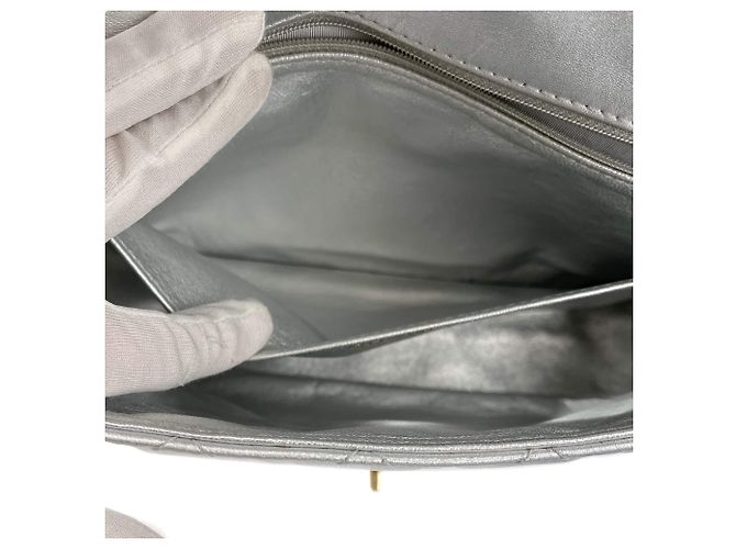 Timeless Chanel Borsa a flap Jumbo in pelle di agnello matelassé a doppio flap classico in argento metallico - vista 18