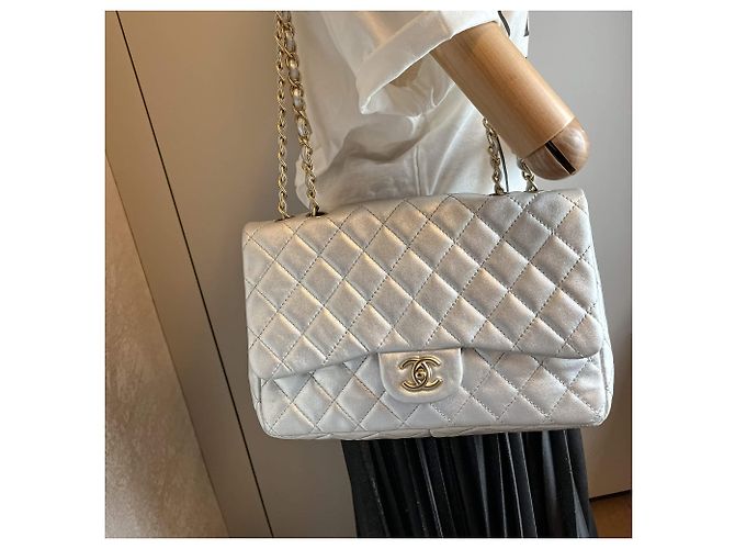 Timeless Chanel Borsa a flap Jumbo in pelle di agnello matelassé a doppio flap classico in argento metallico - vista 2