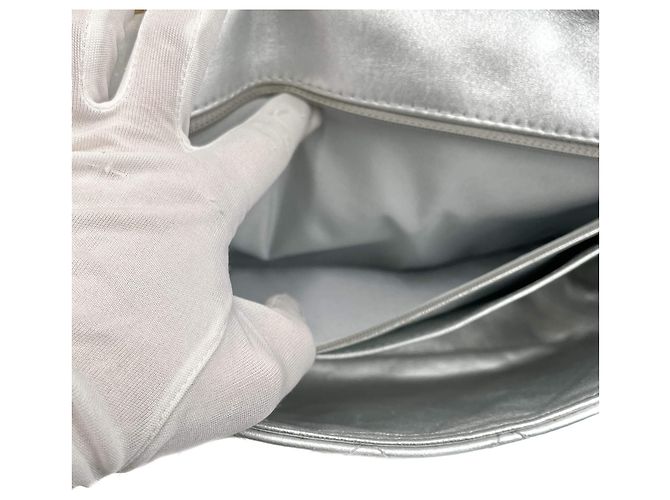 Timeless Chanel Borsa a flap Jumbo in pelle di agnello matelassé a doppio flap classico in argento metallico - vista 20
