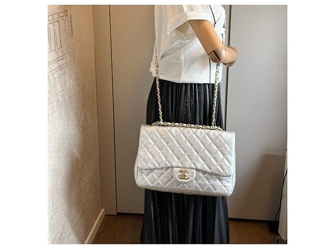 Timeless Chanel Borsa a flap Jumbo in pelle di agnello matelassé a doppio flap classico in argento metallico - vista 3