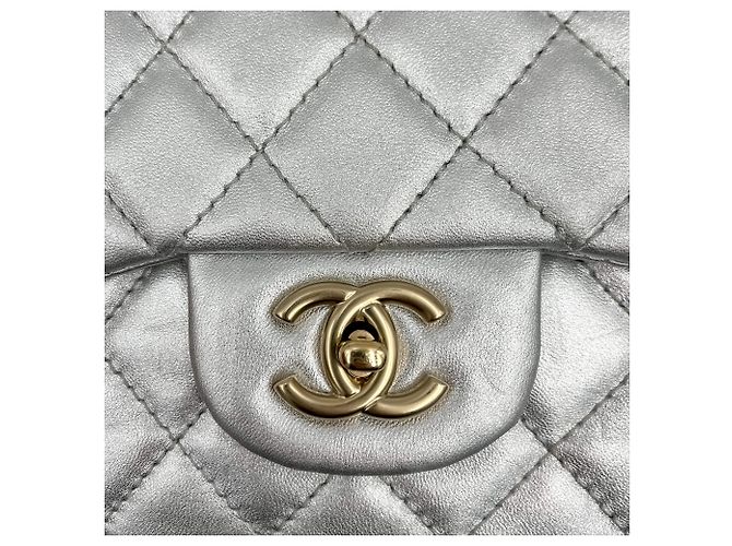 Timeless Chanel Borsa a flap Jumbo in pelle di agnello matelassé a doppio flap classico in argento metallico - vista 9
