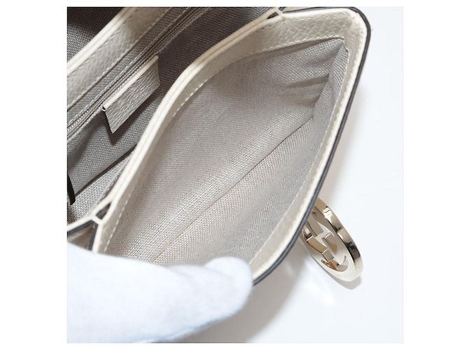 Gucci Bolsa de ombro de couro GG entrelaçado bege - vista 8