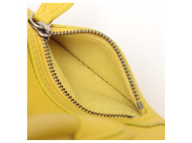 Luggage Céline Borsa tote in pelle di vitello nano drumato 2 vie gialla Giallo - vista 14
