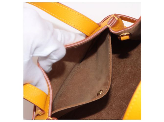 Loewe Gate Mini Top-Handle Tasche aus genarbtem Kalbsleder - Gelb - Ansicht 12
