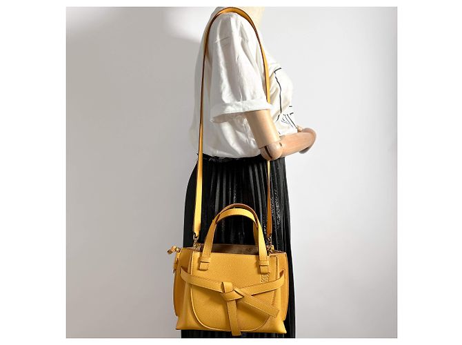 Loewe Gate Mini Top-Handle Tasche aus genarbtem Kalbsleder - Gelb - Ansicht 2
