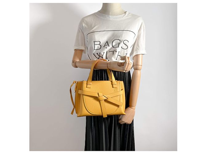 Loewe Gate Mini Top-Handle Tasche aus genarbtem Kalbsleder - Gelb - Ansicht 3