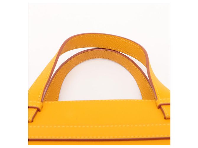 Loewe Gate Mini Top-Handle Tasche aus genarbtem Kalbsleder - Gelb - Ansicht 9