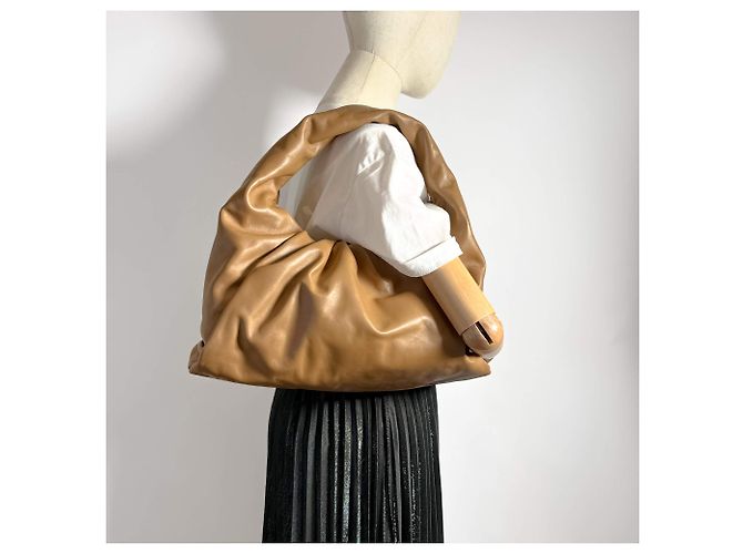 Bottega Veneta La grande borsa hobo in pelle marrone - vista 3