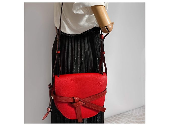 Loewe Borsa a tracolla in pelle di vitello grana fine Gate 2 vie Rossa Rosso - vista 2
