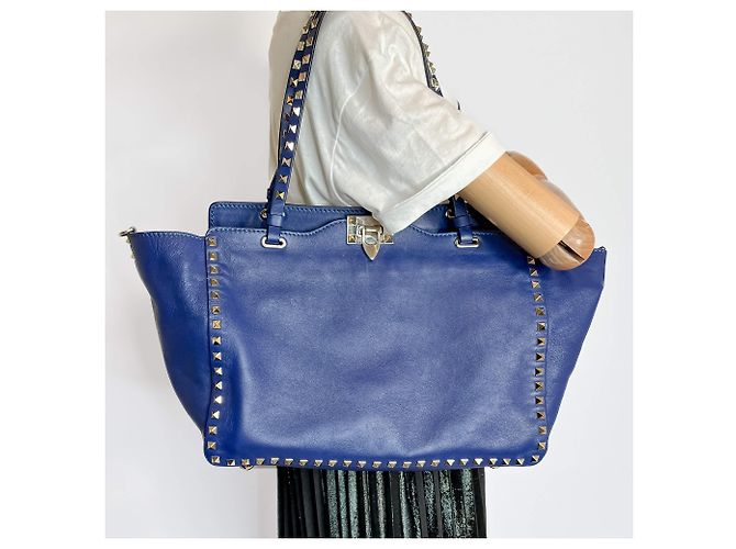 Valentino Garavani Borsa tote 2 in 1 in pelle di vitello Rockstud media blu - vista 4