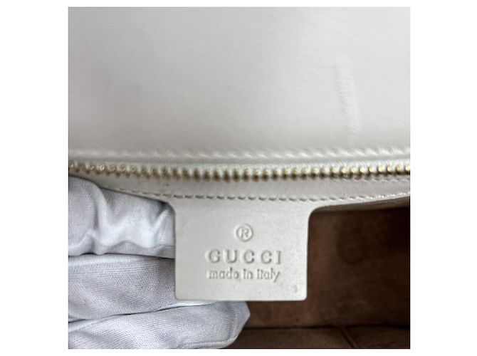 Gucci Bolsa de flap em couro de bezerro Small Sylvie em couro com alça de ombro em web destacável. Off-white Fora de branco - vista 16