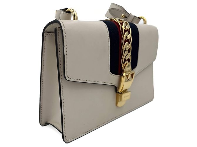 Gucci Bolsa de flap em couro de bezerro Small Sylvie em couro com alça de ombro em web destacável. Off-white Fora de branco - vista 4