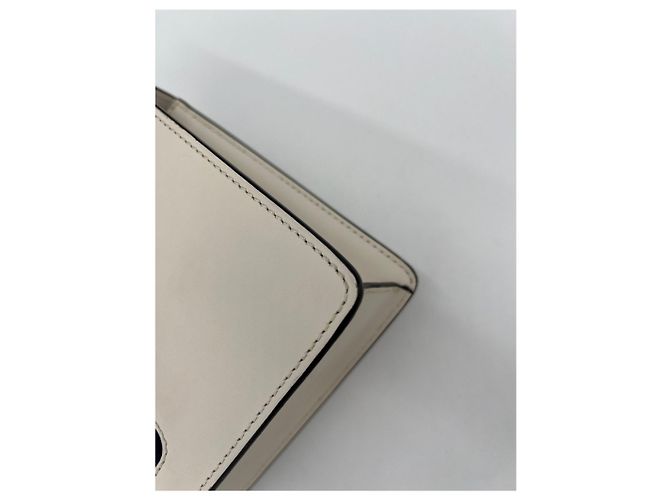 Gucci Bolsa de flap em couro de bezerro Small Sylvie em couro com alça de ombro em web destacável. Off-white Fora de branco - vista 7