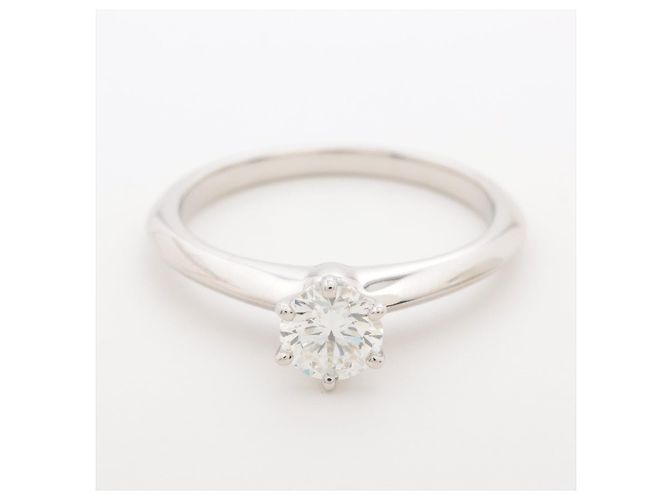 Tiffany & Co Platin-Solitärring mit einem Durchmesser von 15,7 mm - Ansicht 3