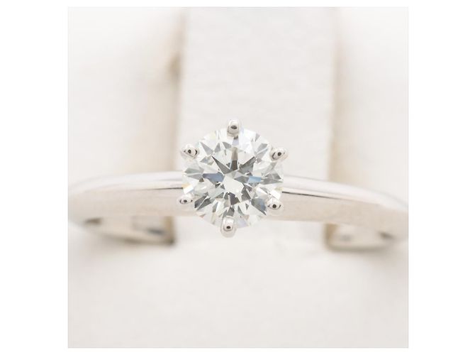 Tiffany & Co Platin-Solitärring mit einem Durchmesser von 15,7 mm - Ansicht 6