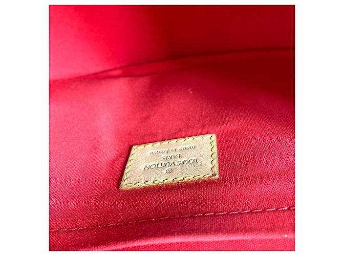 Borsa Skein Bay GM in Monogram Vernis di Louis Vuitton Rosso - vista 11