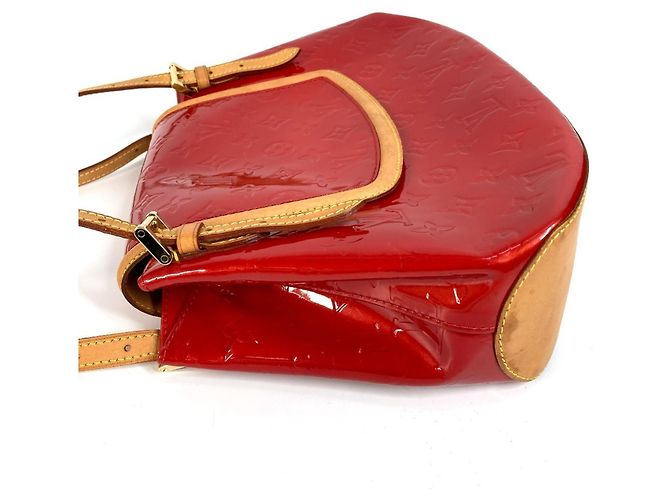 Borsa Skein Bay GM in Monogram Vernis di Louis Vuitton Rosso - vista 3