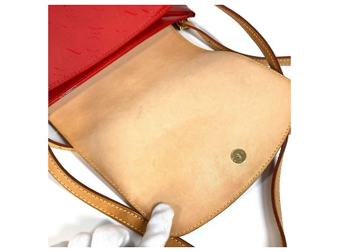 Borsa Skein Bay GM in Monogram Vernis di Louis Vuitton Rosso - vista 8