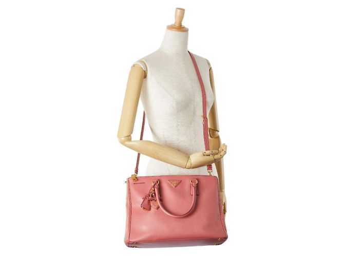 Saffiano Prada Triangle Plate Galleria Handtasche - Ansicht 17