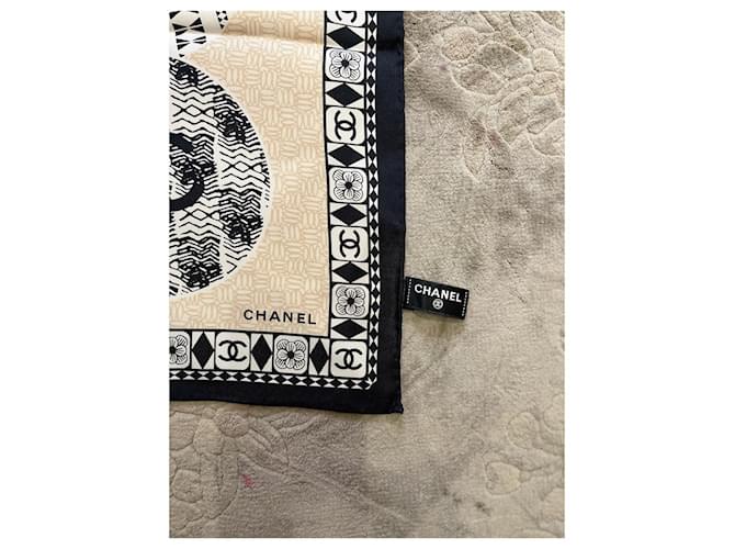 Foulard CHANEL T. Seta Beige - vista 3