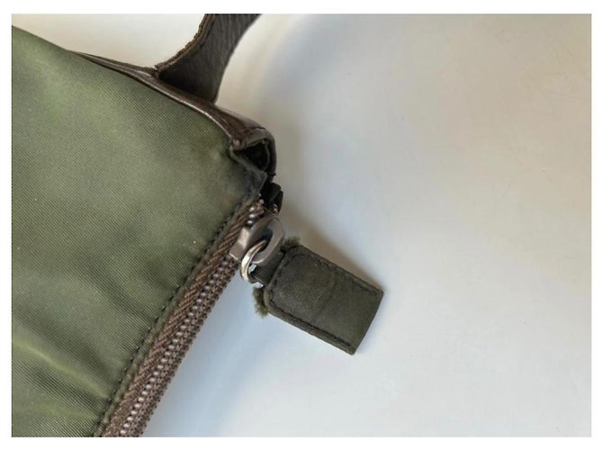 Prada Vintage Nylon Schultertasche - Grün - Ansicht 16