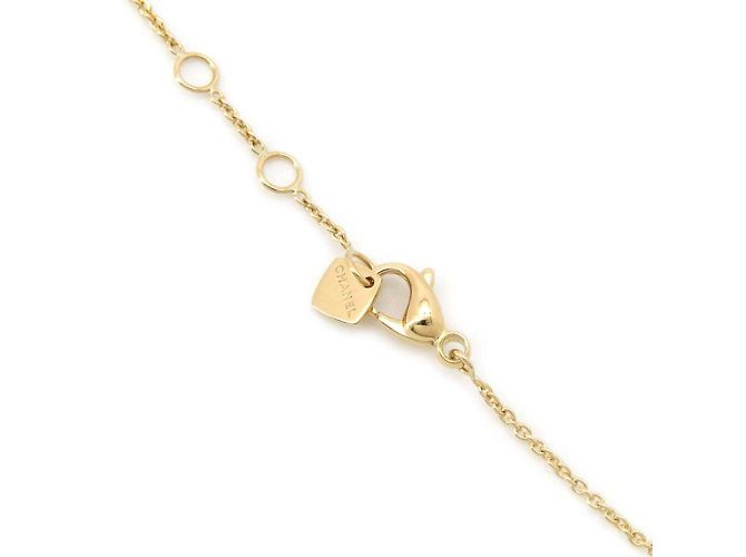 Bracciale charm Coco Crush di Chanel - vista 4