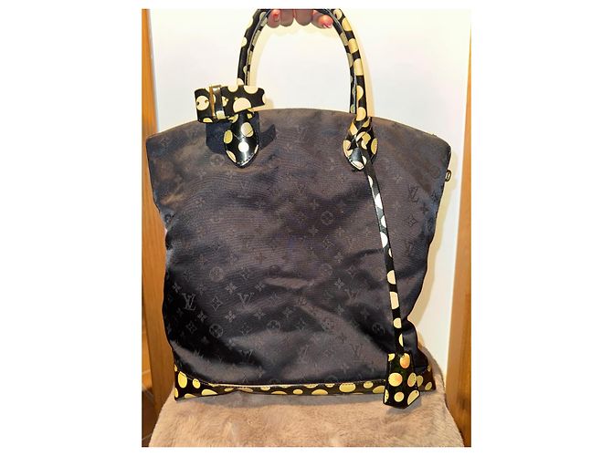 Louis Vuitton x Yayoi Kusama Lockit Vertical MM Nero - vista 4