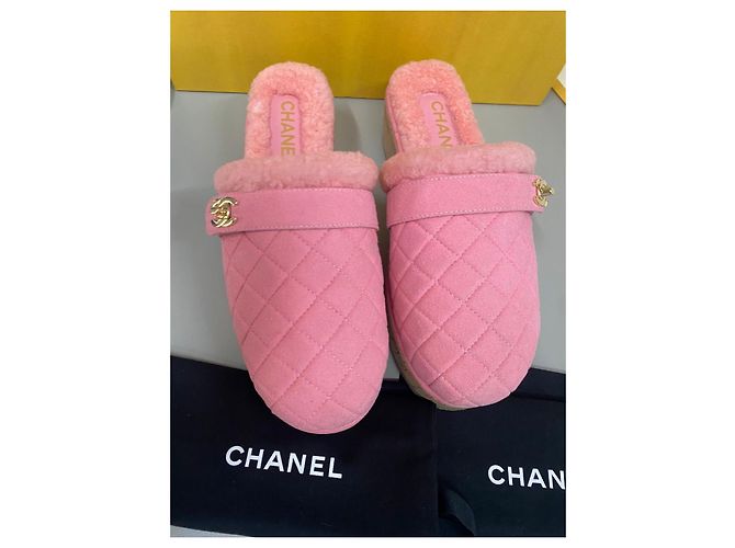 chanel zoccoli in scamosciato e montone rosa - vista 10