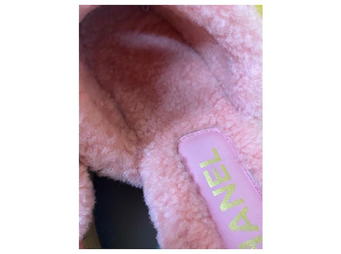 chanel zoccoli in scamosciato e montone rosa - vista 11