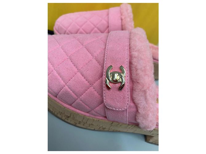 chanel zoccoli in scamosciato e montone rosa - vista 5