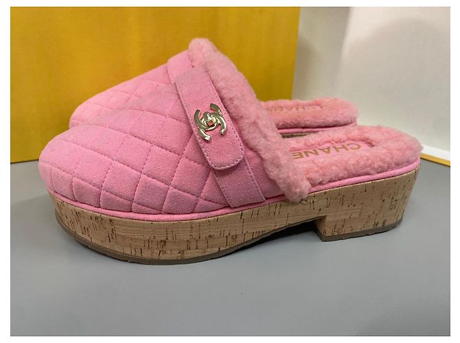 chanel zoccoli in scamosciato e montone rosa - vista 8