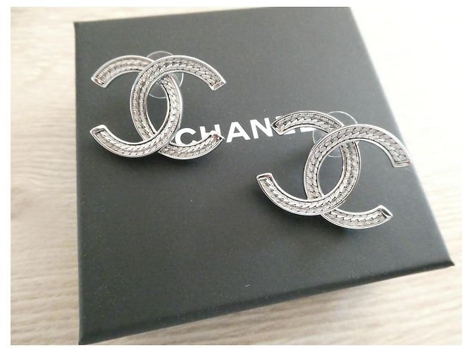 neue Chanel-Ohrringe mit einer Chanel-Box Silber - Ansicht 2