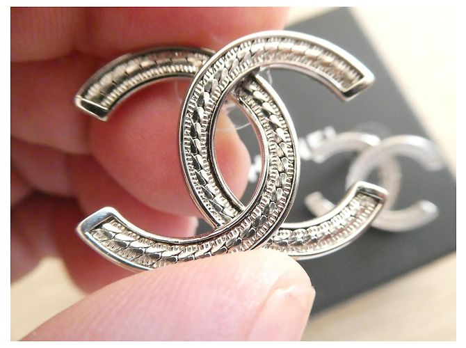 neue Chanel-Ohrringe mit einer Chanel-Box Silber - Ansicht 3