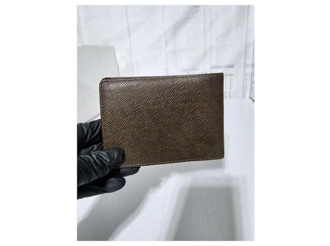Billetera Bifold Taiga Louis Vuitton Marrón Castaño - vista 3