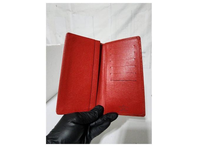 Billetera de cheques de cuero Epi Louis Vuitton roja - vista 10