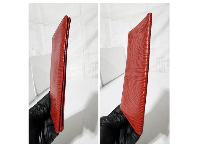 Billetera de cheques de cuero Epi Louis Vuitton roja - vista 5