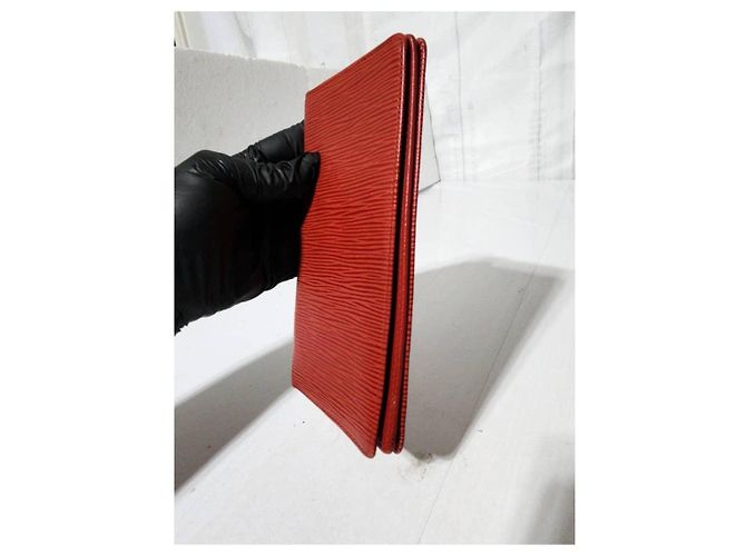 Billetera de cheques de cuero Epi Louis Vuitton roja - vista 6