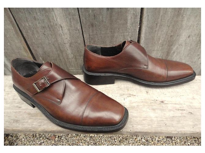 Gucci sapatos com fivela de couro marrom - vista 2