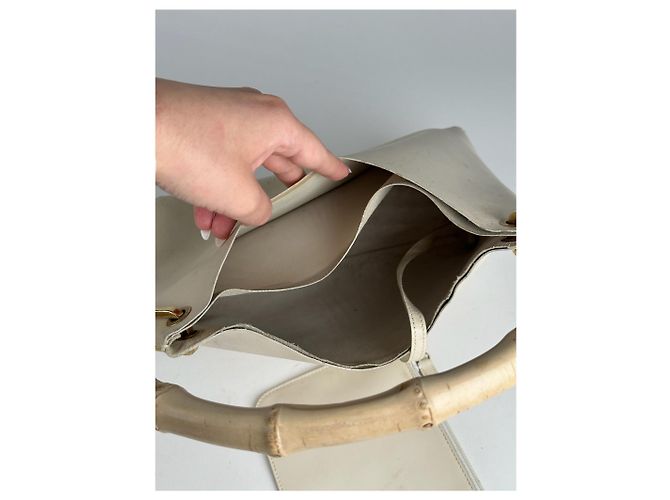 Bamboo Vintage Gucci Lederhandtasche mit Bambus in Weiß - Ansicht 10