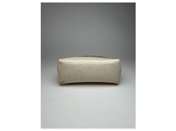 Bamboo Vintage Gucci Lederhandtasche mit Bambus in Weiß - Ansicht 14
