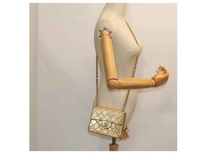 CHANEL Matelassé Borsa a Spalla con Catena e Chiusura Girevole in Pelle di Agnello Oro CC Auth 53752SA - vista 28