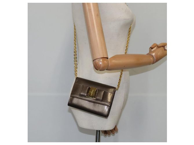 Borsa a spalla Vala Chain in pelle marrone e oro di Salvatore Ferragamo Auth yk16268 D'oro - vista 21