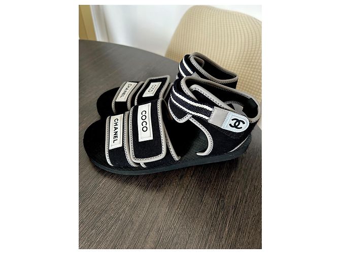 Sandali Chanel Neri in Gomma Taglia 40 Nero - vista 2