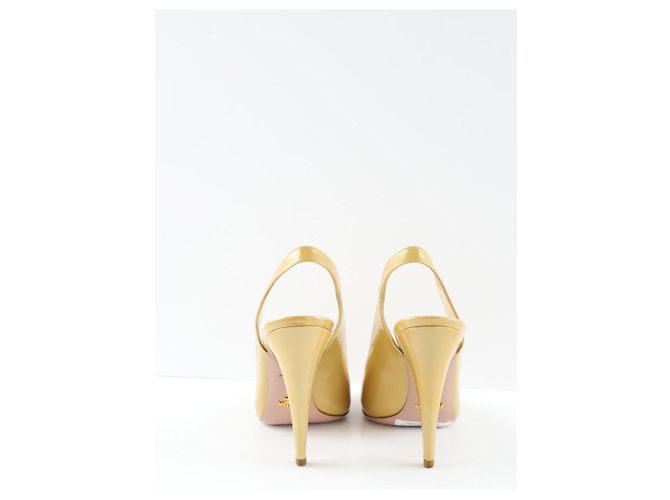 Prada Kamel-farbenes Lackleder-High Heels - Ansicht 2