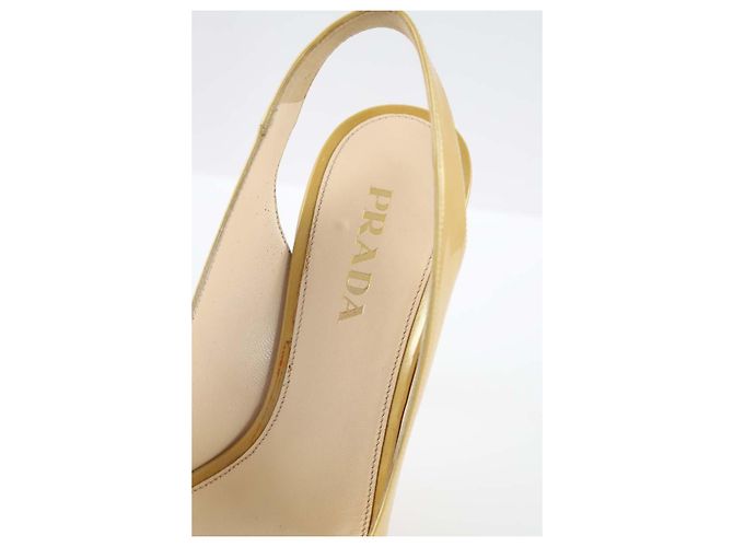 Prada Kamel-farbenes Lackleder-High Heels - Ansicht 4