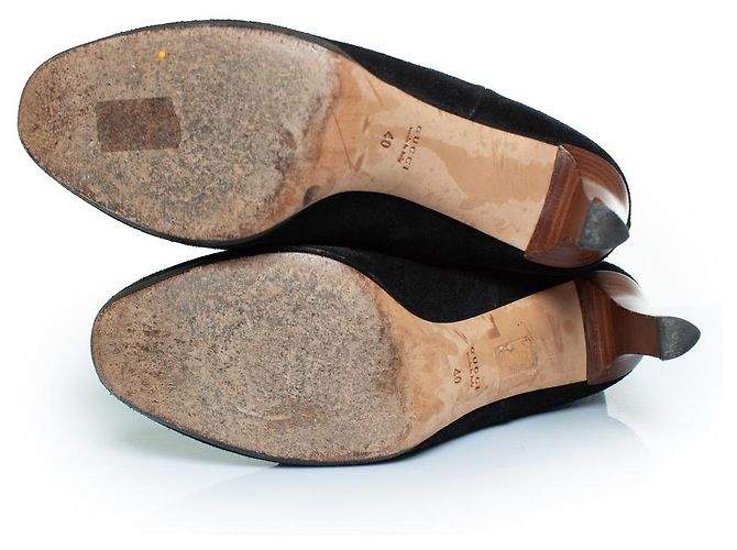 Gucci, schwarze Wildlederknieboots mit GG-Logo - Ansicht 7