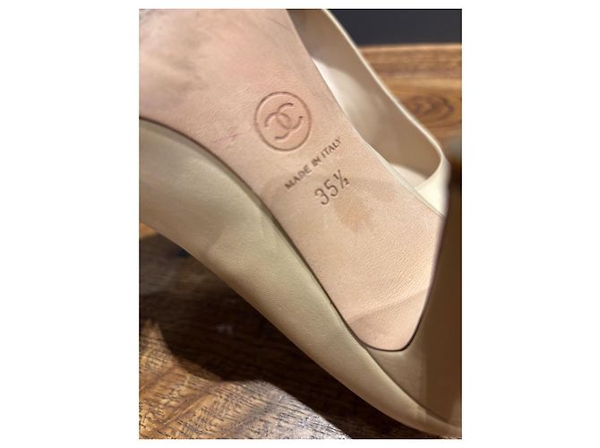 Décolleté Chanel beige in pelle - vista 3