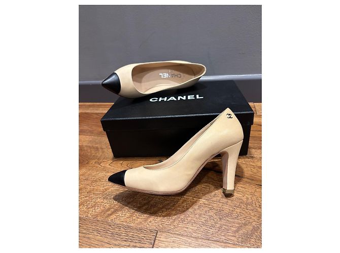 Décolleté Chanel beige in pelle - vista 7